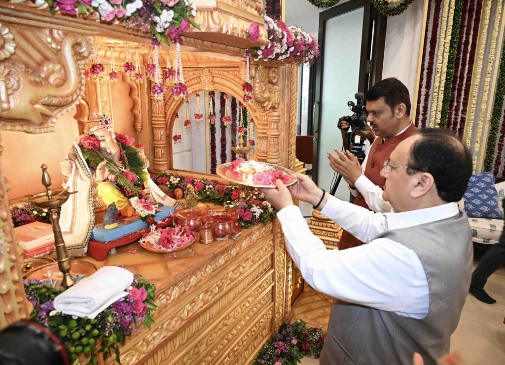 Hon-min-Nadda-varsha-ganpati-darshan-2-1024x740.jpg